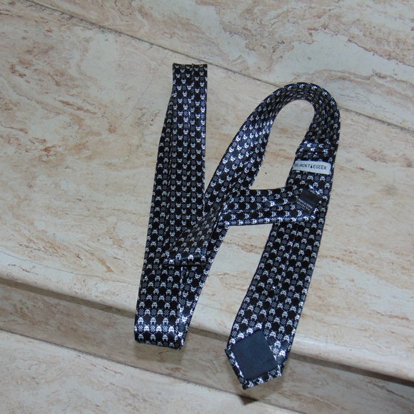 Black Tie Geek Men's Atari Space Invaders Black & White Tie Suit Accessories - Picture 3 of 5
